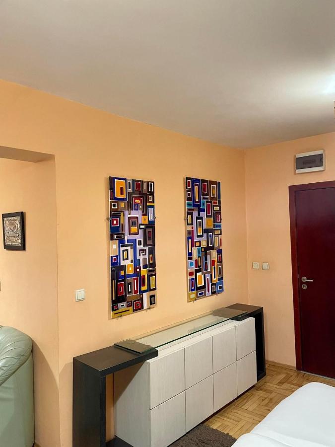 Venis House Pensiune *